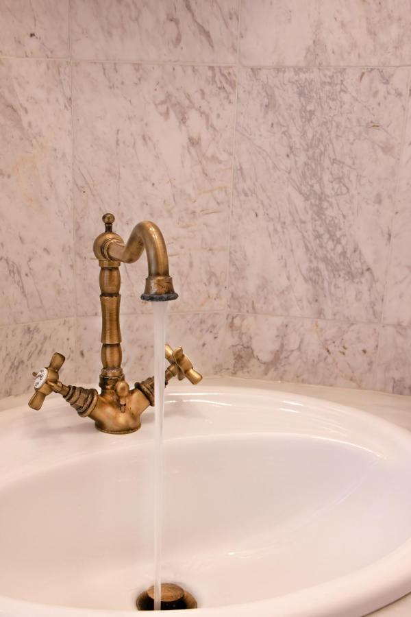 In Marble Hotel โวโลส ภายนอก รูปภาพ